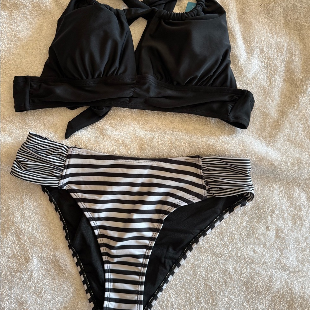 Cupshe Black and White Halter Bikini Set
